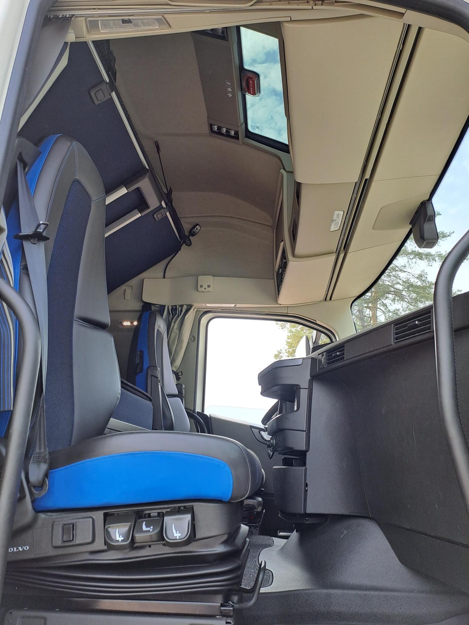 New 2021 Volvo FMX truck - INTERIOR 